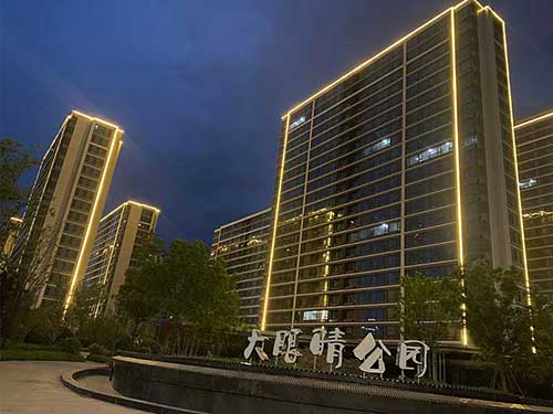 景觀亮化燈具選型避坑指南：LED、投光燈、線條燈如何搭配？
